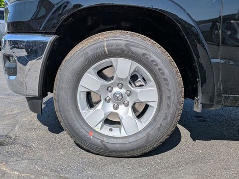 New 2026 RAM 1500 4x4 Crew Cab image 9