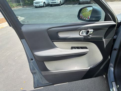 Used 2023 Volvo XC40 B5 Plus w/ Protection Package Premier image 25