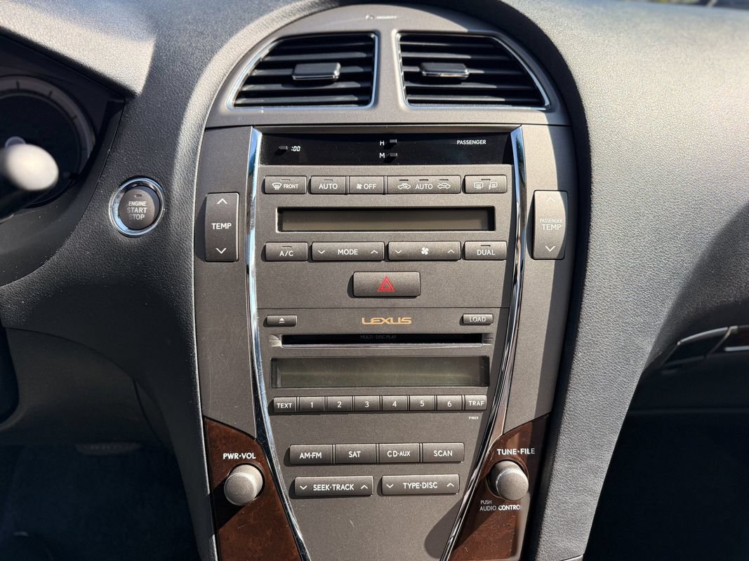 Used 2011 Lexus ES 350 w/ Preferred Accessory Package FWD image 17