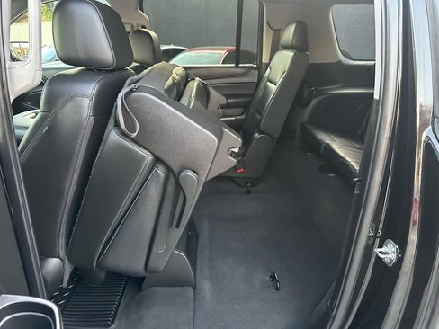 Used 2019 Chevrolet Suburban LT RWD image 33