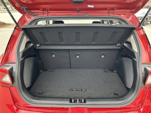 Used 2022 Hyundai Venue SEL FWD image 17