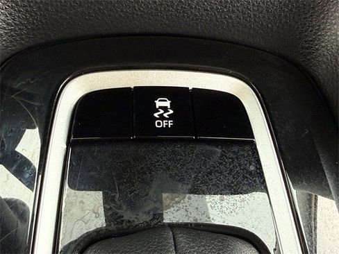 Used 2025 Toyota Corolla LE image 20