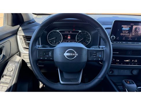 Used 2025 Nissan Rogue SV image 16