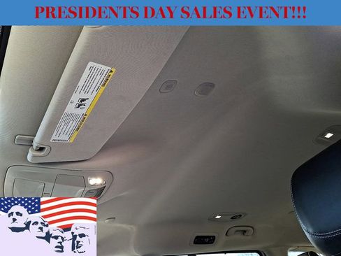 Used 2024 Chrysler Pacifica Touring-L image 21