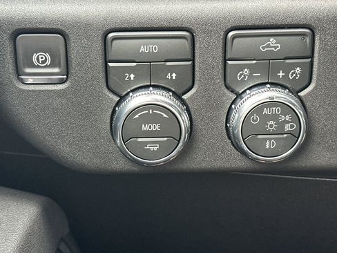 New 2026 GMC Sierra 1500 Elevation w/ Elevation Select Package AWD/4WD image 9