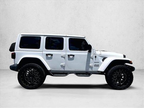 Used 2018 Jeep Wrangler Unlimited Sahara AWD/4WD image 5