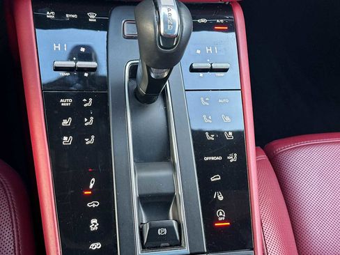 Certified 2022 Porsche Macan S image 22