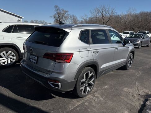 Used 2023 Volkswagen Taos SEL image 4
