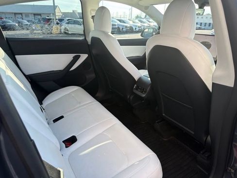 Used 2022 Tesla Model Y Long Range AWD/4WD image 10