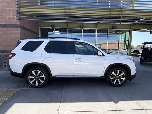 Used 2024 Honda Pilot Touring image 9