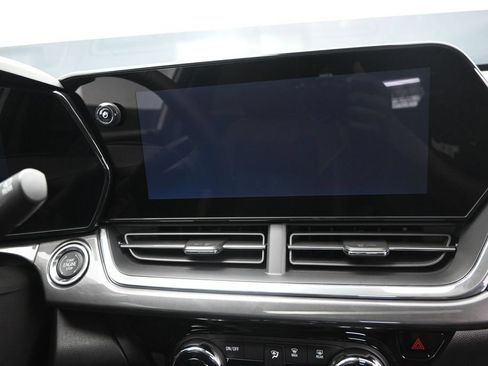 New 2026 Chevrolet Trax ACTIV w/ Sunroof Package FWD image 23