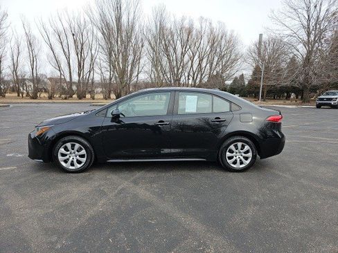 Used 2022 Toyota Corolla LE image 2