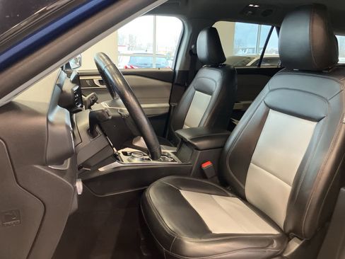 Used 2022 Ford Explorer XLT w/ Equipment Group 202A image 11
