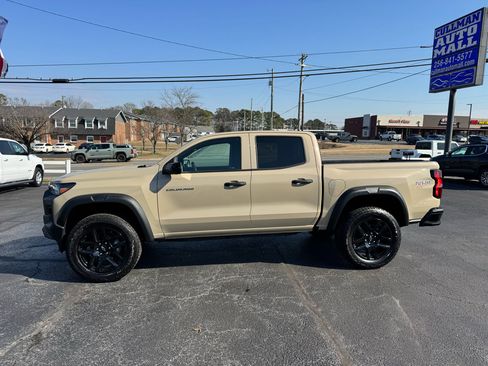 Used 2024 Chevrolet Colorado Trail Boss w/ Technology Package image 2