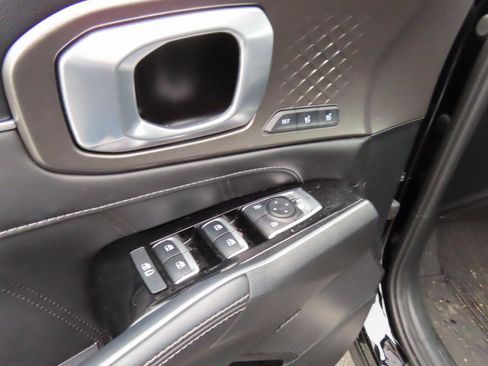 Used 2023 Kia Sorento SX image 11