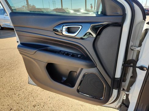 Used 2023 Jeep Compass Trailhawk image 13