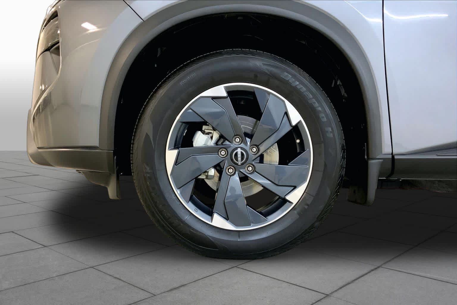 Used 2026 Nissan Rogue SV w/ SV Premium Package AWD/4WD image 10