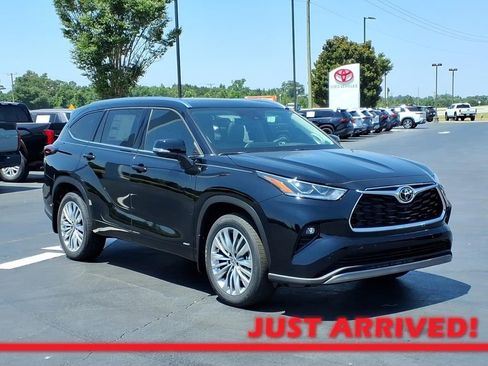 New 2026 Toyota Highlander Platinum AWD/4WD image 1