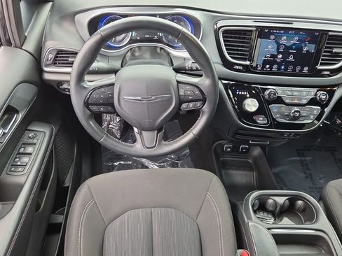 Used 2019 Chrysler Pacifica Touring Plus w/ Advanced Safetytec Group image 15