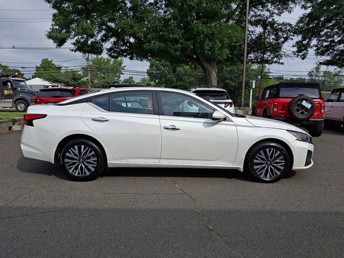 Used 2023 Nissan Altima 2.5 SV AWD/4WD image 10
