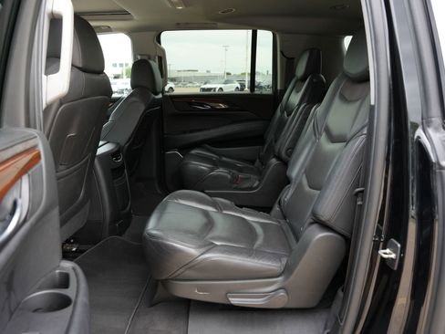 Used 2020 Cadillac Escalade ESV Luxury AWD/4WD image 17