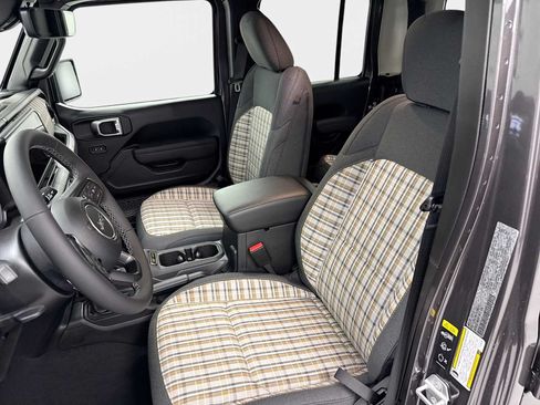 New 2026 Jeep Gladiator Sport AWD/4WD image 13