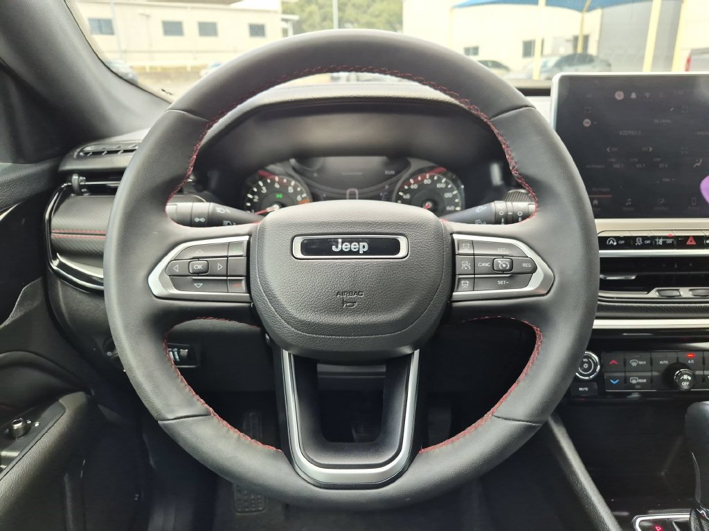Used 2025 Jeep Compass Trailhawk AWD/4WD image 23