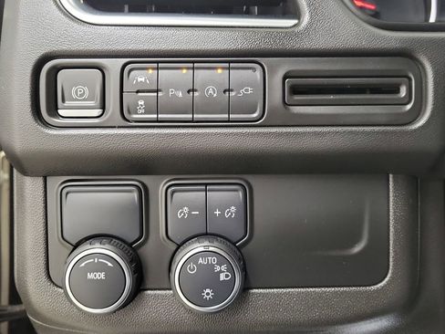 Used 2021 Chevrolet Tahoe RST w/ Luxury Package image 33