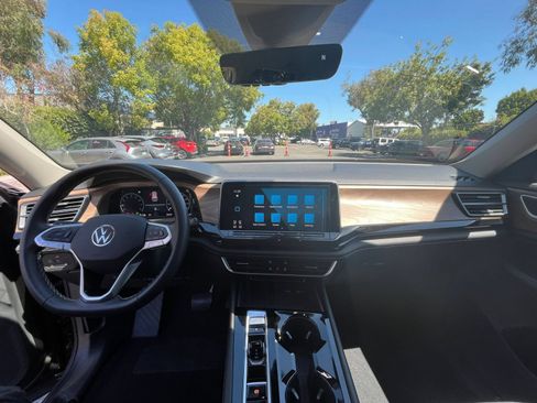 Used 2026 Volkswagen Atlas SE FWD image 32
