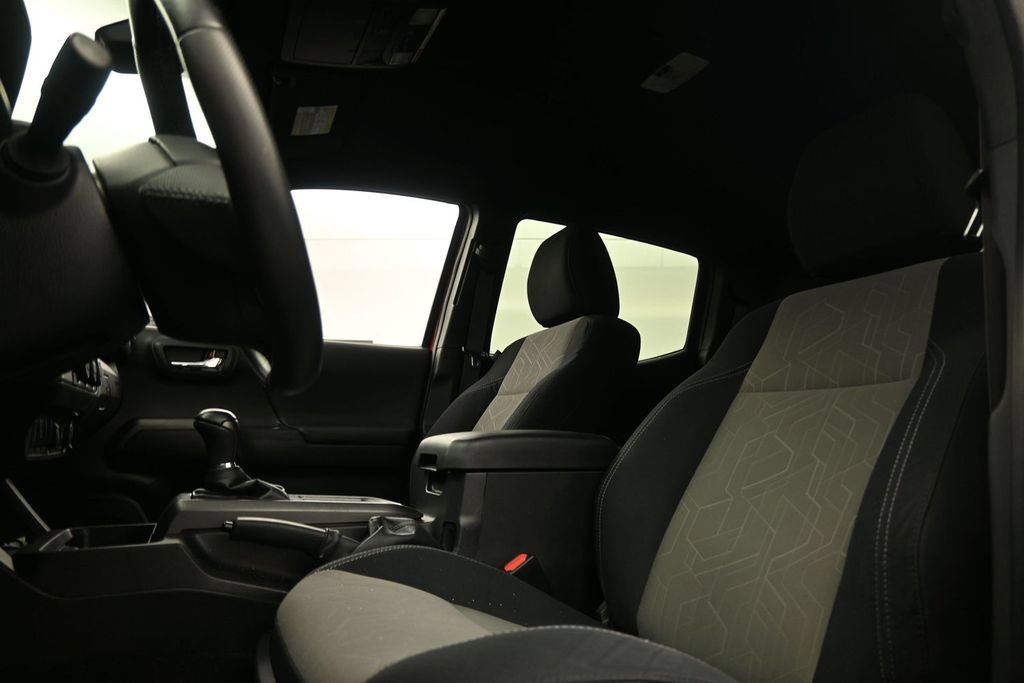 Used 2022 Toyota Tacoma TRD Off-Road w/ Technology Package RWD image 16