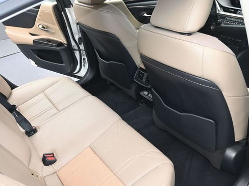 Used 2019 Lexus ES 350 image 12