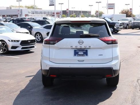 Used 2025 Nissan Rogue SV AWD/4WD image 6