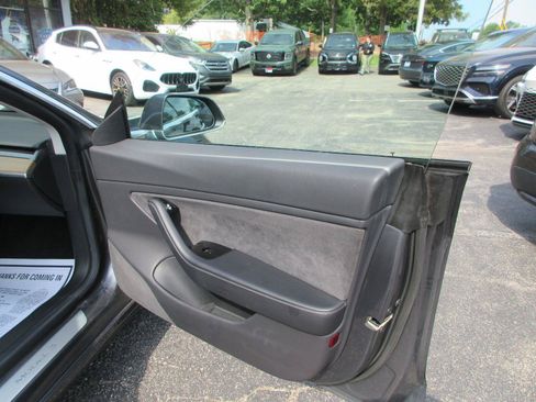 Used 2018 Tesla Model 3 Long Range RWD image 15