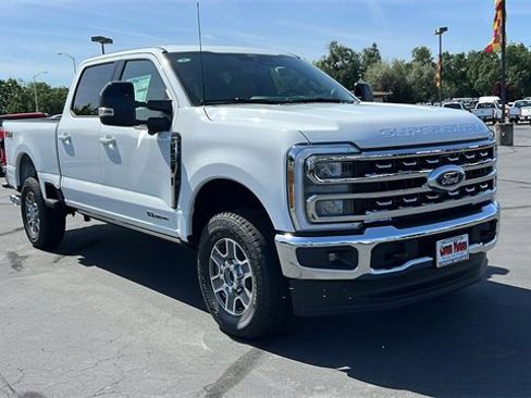 New 2025 Ford F250 Lariat w/ FX4 Off-Road Package image 2