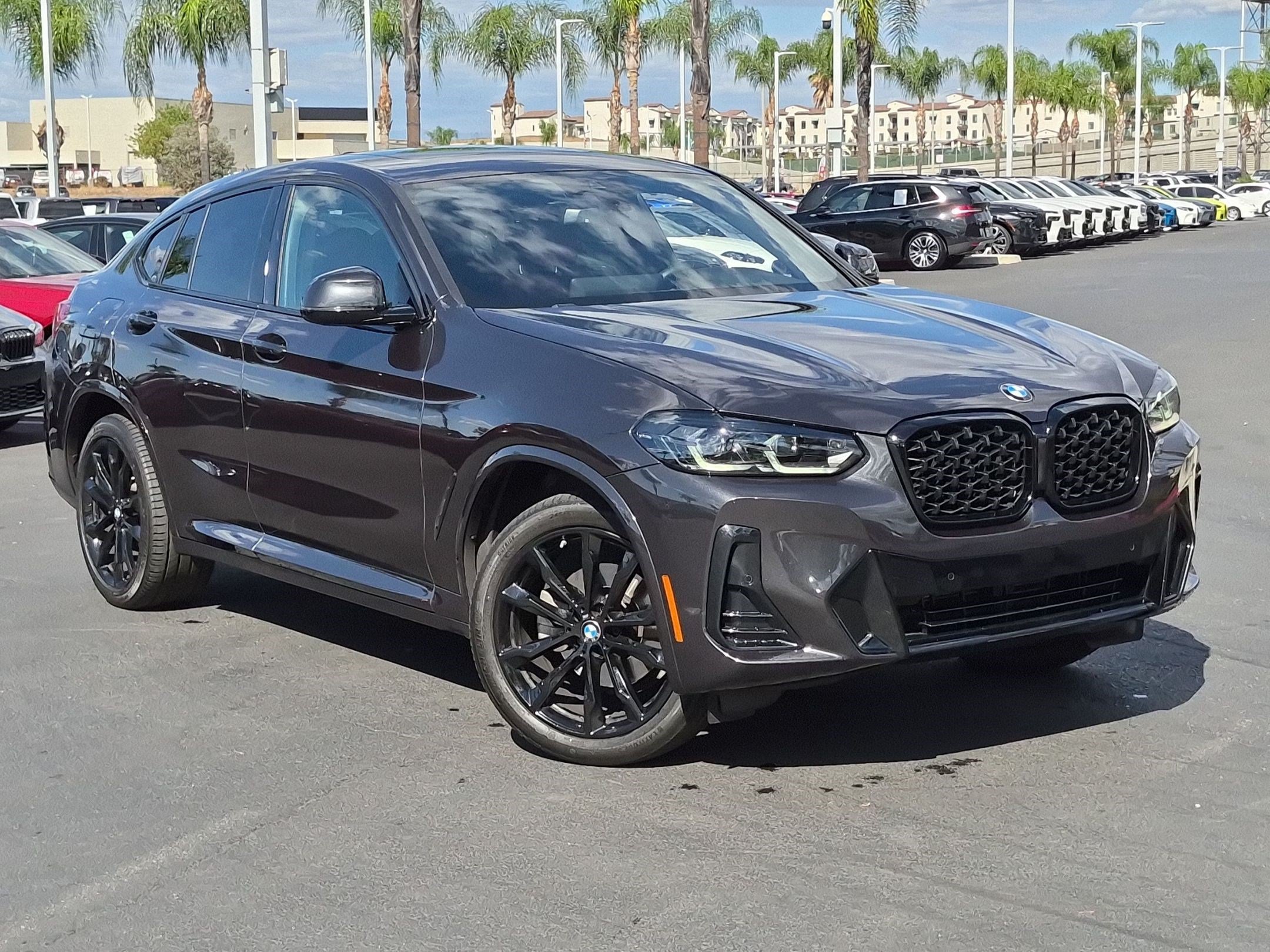 Used 2025 BMW X4 xDrive30i w/ Premium Package AWD/4WD image 2