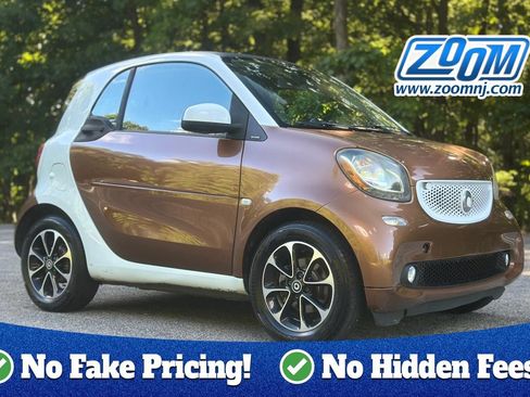 Used 2016 smart fortwo passion RWD image 1