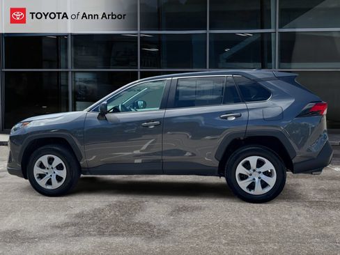 Used 2025 Toyota RAV4 LE AWD/4WD image 9