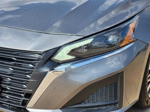 Used 2024 Nissan Altima 2.5 SV FWD image 7
