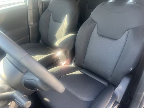 Used 2019 Jeep Renegade Sport w/ Sport Appearance Group image 18