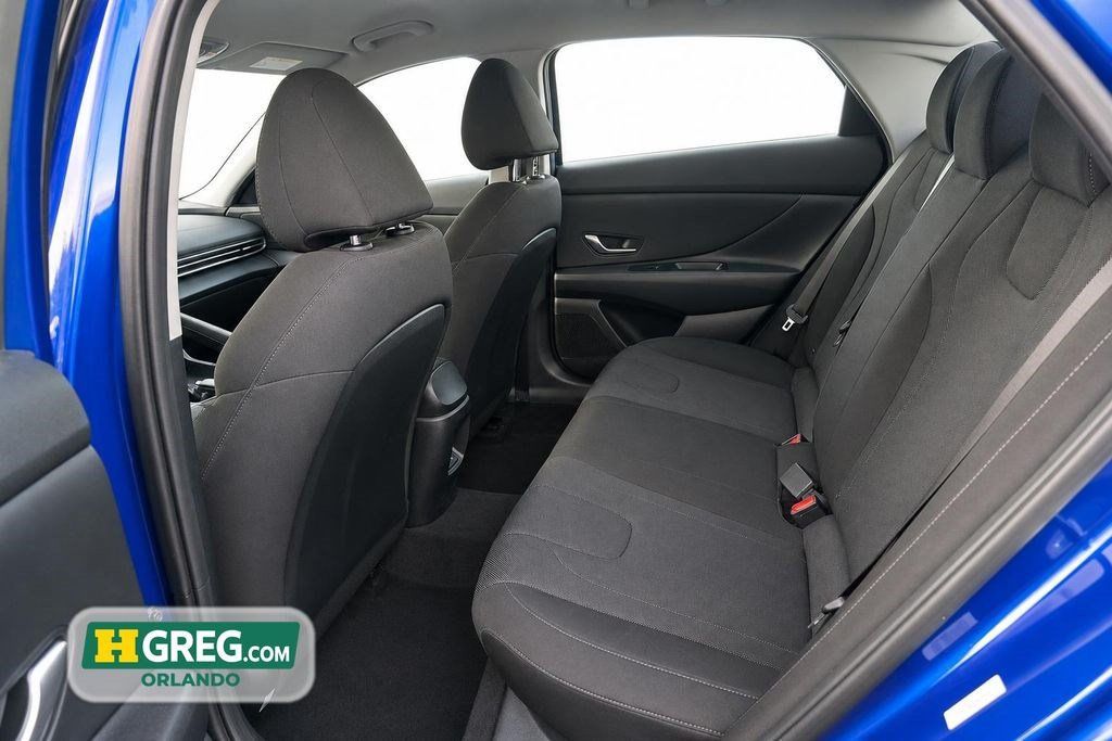 Used 2025 Hyundai Elantra SE w/ Cargo Package FWD image 11