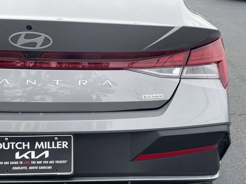 Used 2024 Hyundai Elantra Blue image 13