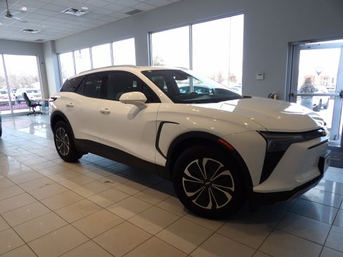 Used 2024 Chevrolet Blazer EV LT image 3