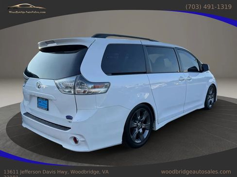Used 2016 Toyota Sienna SE Premium image 6