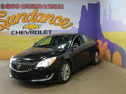 Used 2017 Buick Regal Premium w/ Driver Confidence Package #1 FWD image 2