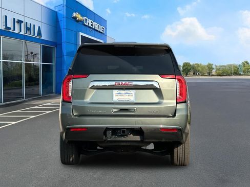 Used 2024 GMC Yukon SLT AWD/4WD image 7
