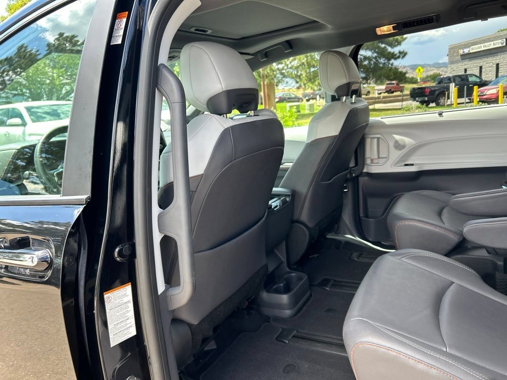 Used 2023 Toyota Sienna XSE w/ XSE Plus Package AWD/4WD image 19