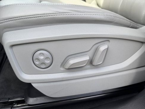 Used 2022 Audi Q5 2.0T Premium Plus w/ Premium Plus Package image 11