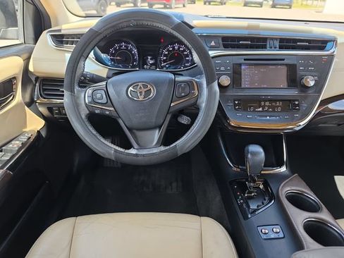 Used 2013 Toyota Avalon XLE Premium FWD image 10