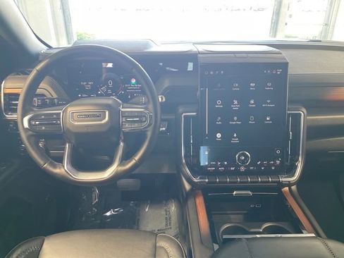 Used 2025 GMC Yukon XL Denali AWD/4WD image 18