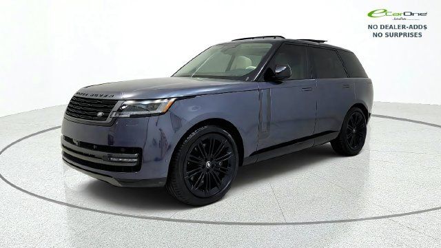 Used 2024 Land Rover Range Rover SE AWD/4WD image 3